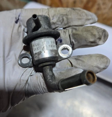 93-97 FORD PROBE GT V6 2.5 MOTOR RIEL DE COMBUSTIBLE VÁLVULA REGULADOR DE PRESIÓN OEM Foto 1 de 2