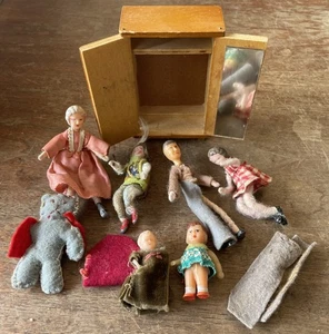 Figuras de casa de muñecas con cable de plástico vintage Dol Toi y ARI muebles familiares alemanes - Imagen 1 de 18