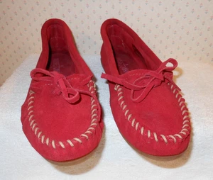 Mocassino donna Minnetonka mocassino 8 scarpe rosse scamosciate frange suola gomma slip on - Foto 1 di 11