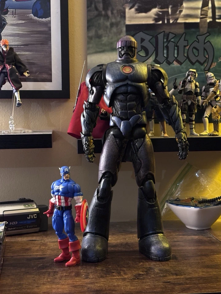 ToyBiz Marvel Legends Sentinel Build a Figure - Image 1 of 3