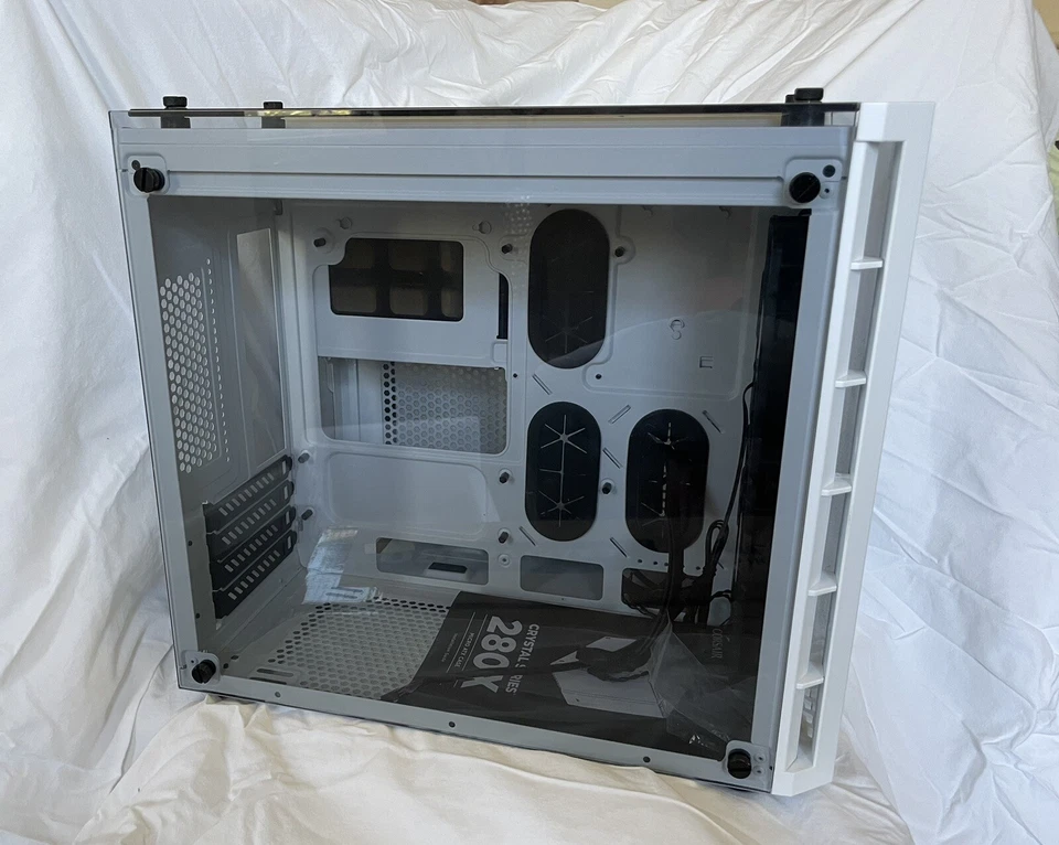 Corsair Crystal Series 280X / Tempered Glass MicroATX Case in White  - Image 1 of 4