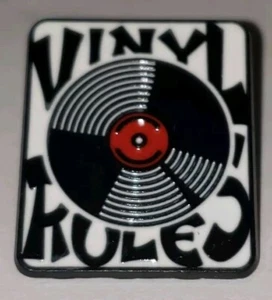 1" Vinyl Record Themed Enamel Lapel Hat Pin Brooch With The Words " Vinyl Rules" - Picture 1 of 8