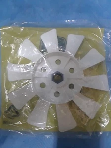 VENTILADOR DE TRANSMISIÓN JOHN DEERE OEM M809036 L105 L110 LT190 LTR180 X300 - Imagen 1 de 2