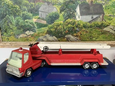 NYLINT Aerial Hook N Ladder 30" Red FIRE TRUCK Pressed Steel Vtg 60s 70s - Image 1 of 4
