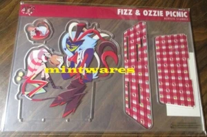 Helluva Boss Fizz Ozzie Picknick Acrylfigur + Ständer Standee Vivziepop NEU - Bild 1 von 3