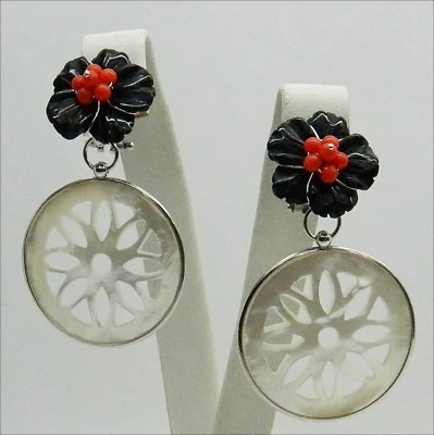 ORECCHINI IN ARGENTO 925 CON FIORE ONICE CORALLO ROSSO E MADREPERLA AGHT 0116 - Immagine 1 di 3