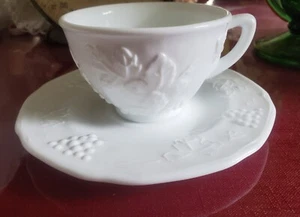 JUEGO DE 4 VASOS DE VIDRIO DE LECHE INDIANA Y PLATILLO DE COLECCIÓN UVA COSECHA COLONIA + 3 PLATILLOS - Imagen 1 de 4