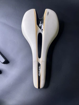 Asiento geométrico de cuerpo de sillín Specialized Toupe fibra de carbono hueco 143 mm blanco Foto 1 de 4