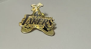 De colección Los Angeles Lakers Pin Zapatos de Baloncesto Sombrero Solapa Tie Tack LA Souvenir - Imagen 1 de 4