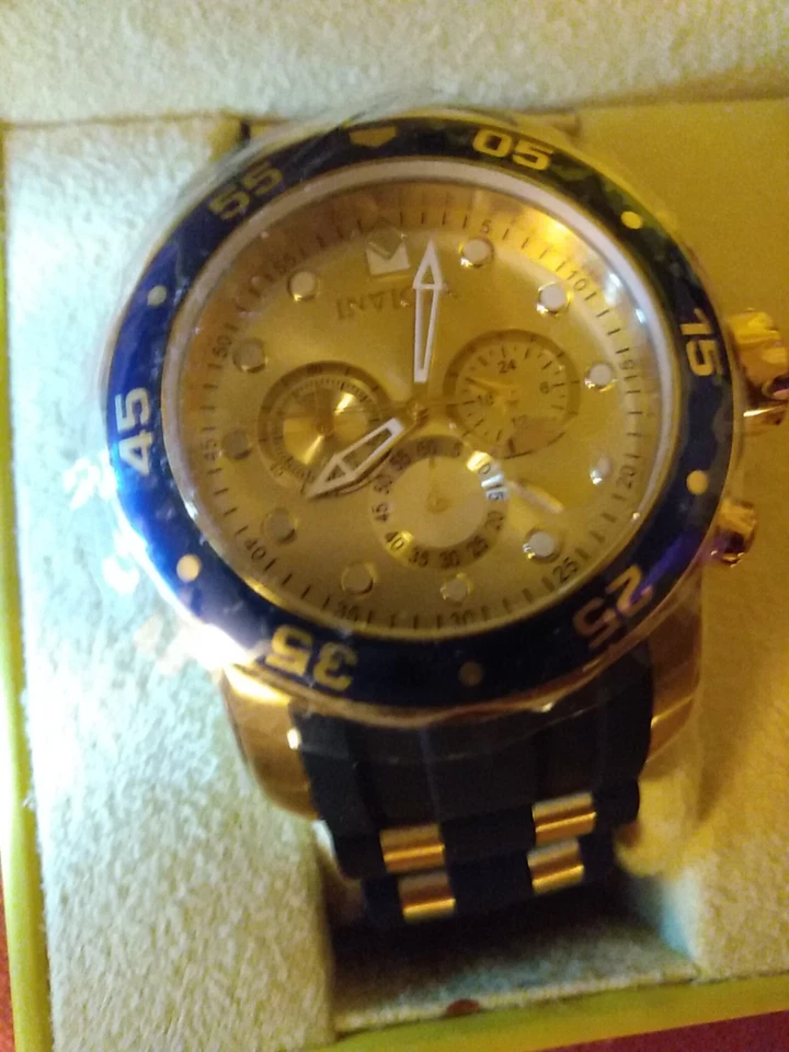 Invicta Pro para hombre con esfera dorada, bisel azul y caja dorada. Funciona muy bien Foto 1 de 4