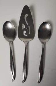 International Tradewinds JAMAICA Stainless Pie Cake Dessert + 2 Serving Spoons - Picture 1 of 6