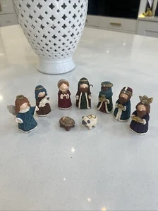 Vintage Lovely Traditional Christmas Mary Joseph Jesus Nativity Set Adorable - Picture 1 of 17