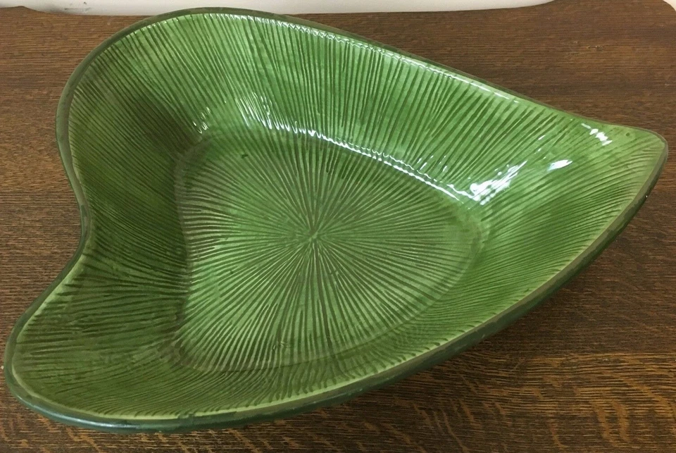 Heart Leaf Shaped Candy / Snack Dish Green Mid Century - Image 1 of 4
