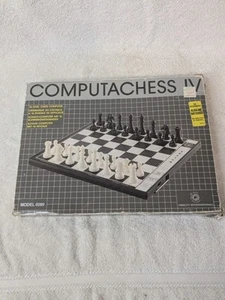 Computachess IV modello 6099 di Fidelity International si accende senza pezzi - Foto 1 di 7