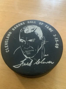 1969 FRED GLOVER HALL OF FAME PUCK CLEVELAND BARONS NICE VINTAGE HOCKEY - Picture 1 of 3
