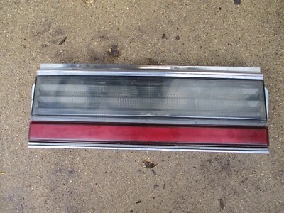 85 86 87 88 89 90 91 Pontiac 6000 Conjunto de luz de respaldo inversa central 16506122 Foto 1 de 4