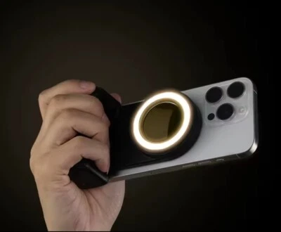 Magnetic Smartphone Handle Grip with Detachable 30M Bluetooth Remote Fill Lights - Image 1 of 4