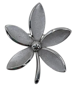 VINTAGE TRIFARI METAL FLOWER PIN BROOCH WHIMSICAL MCM MOD SHABBY CHIC SPACE AGE - Picture 1 of 12