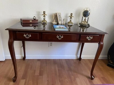 Mesa de Escribir Vintage), Escritorio Estilo Queen Anne. Madera maciza - ¿cereza? Solo escritorio Foto 1 de 4