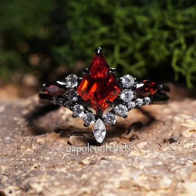 Anillo de compromiso para mujer talla cometa granate rojo y rodio negro plata esterlina Foto 1 de 4