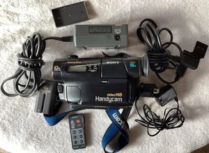 Sony CCD-TR500 Hi8 Handycam Videocámara Paquete Probado y Funciona con Estuche - Imagen 1 de 8