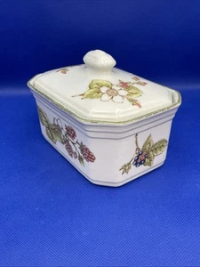 Wedgwood Midwinter Rectangular Covered Bowl Dish 3 Cup Raspberries Plums - Picture 1 of 8