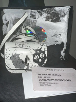 Estuche Sailor Moon x JIMMY CHOO Luna/Artemisa/Diana Airpods ULTRA NEGRO sin tarjetas Nuevo en caja Foto 1 de 4