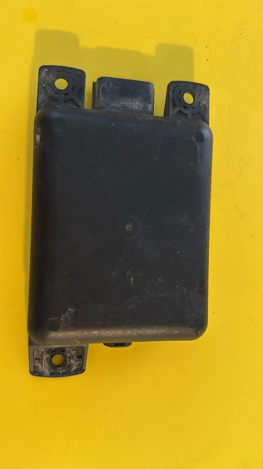 17 20 MÓDULO PUNTO CIEGO TRASERO LADO IZQUIERDO CADILLAC ESCALADE ESV 23405898 Foto 1 de 4