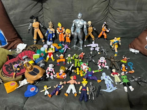 Dragon Ball Z ACTION FIGURE ACCESSORIES LOT Cover
