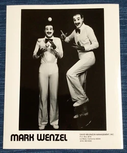 B/W Press Photo Mark Wenzel Disneyland Mime Return of Killer Tomatoes 8x10 892A - Picture 1 of 1