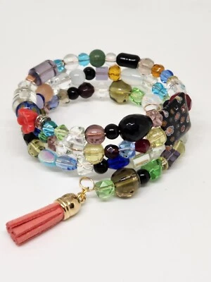 Pulsera de alambre de memoria cuentas de vidrio surtidas múltiples hilos y borla de coral encanto Foto 1 de 4