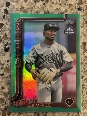 2025 Topps Pro Debut PD-17 Leo De Vries Green Foil /99 - Image 1 of 2