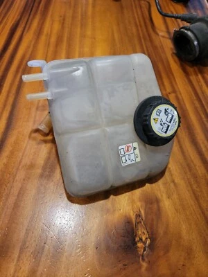 Reserva de garrafa tanque de líquido de arrefecimento do motor Ford Focus 2000-07 com tampa p1152b40 - Imagem 1 de 4