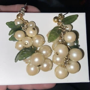 Vintage Faux Pearl Leaf Dangle Drop Gold Tone pierced ears - Picture 1 of 7