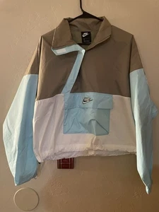 NWT Women’s Nike Windbreaker Multicolor Size Medium Pullover - Picture 1 of 5