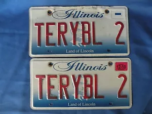Par de Placas de Vanidad con Licencia ILLINOIS TERRIBLES DOS Hombre Cueva TERYBL 2 - Imagen 1 de 3