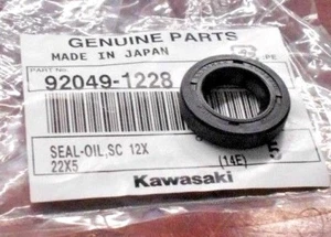 SELLO DE ACEITE BOMBA DE AGUA KAWASAKI 92049-1228, KLX250, KLX300, KLX650, VULCAN 800, NOMAD - Imagen 1 de 1