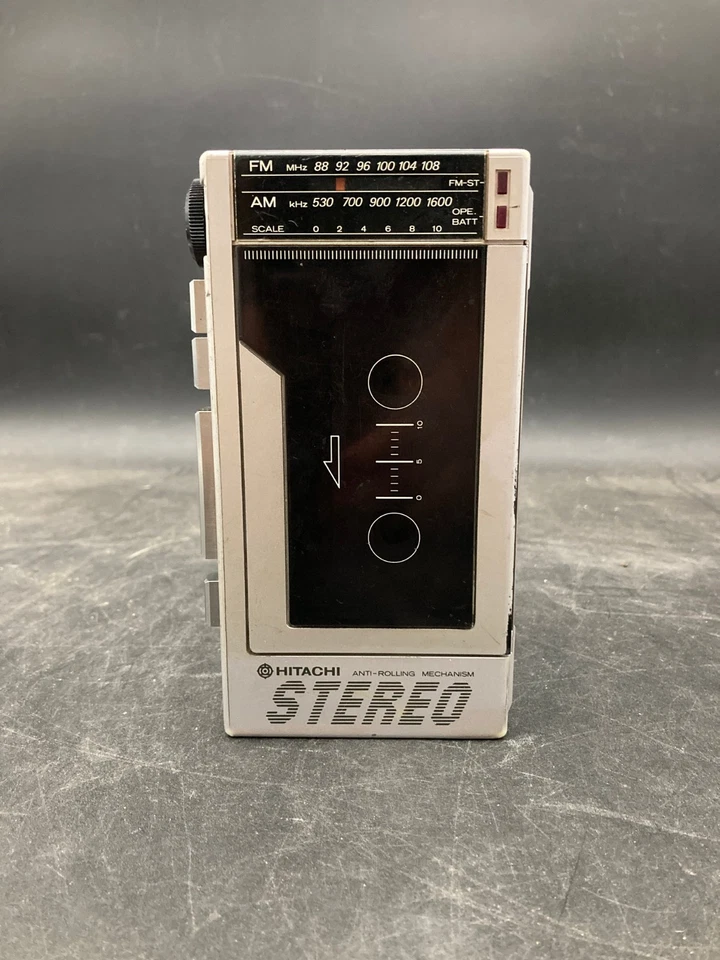 Reproductor de casete/am/amm Hitachi CP-200R de colección enciende necesita funcionar como está Foto 1 de 4