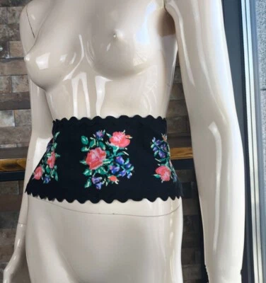 Cinturón de tela tejida vintage de la marca de diseñador italiano BEA YUK MUI Foto 1 de 4