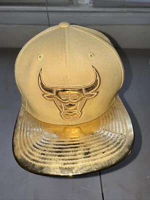 Mitchell & Ness 芝加哥公牛队金/薄金属平沿帽 非常罕见 阅读!!! — 第 1/4 张图片