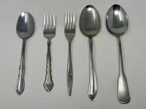 Mixed Lot Of 5 Oneida Flatware - 3 Spoons - 2 Forks - Picture 1 of 4
