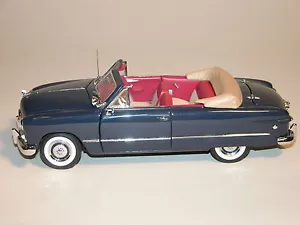 1949 FORD CUSTOM BLUE CONVERTIBLE FRANKLIN MINT 1:24 DIECAST WITH DISPLAY CASE - Picture 1 of 11