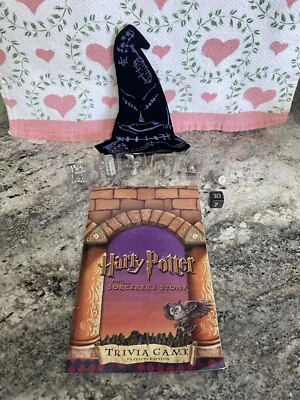 2000 Harry Potter Sorcerers Stone Trivia Peltre Juego Piezas, Sombrero e Instrucciones Foto 1 de 4