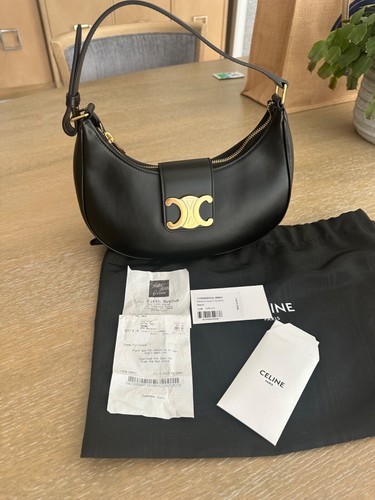 Celine Ava Triomphe Borsa a tracolla media in pelle da donna nera