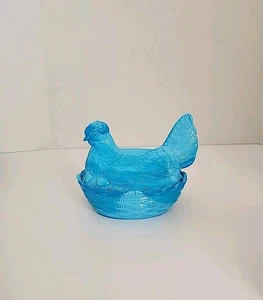 ¿Escoria azul vintage? Plato de baratija de caramelo de gallina de vidrio con nido sin marca 6"" - Imagen 1 de 14