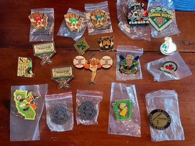 19 prendedores de la Serie Mundial de Pequeñas Ligas-Williamsport años y distritos surtidos Foto 1 de 4