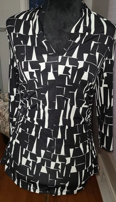 Blusa Vince Camuto tamanho médio preta branca manga 3/4 negócios padrão casual - Imagem 1 de 4