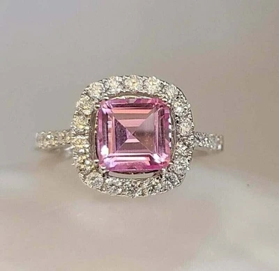 Alianza de diamantes con zafiro rosa simulado Asscher de 2 quilates enchapada en oro blanco de 14 quilates Foto 1 de 4