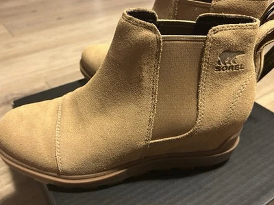 全新 SOREL EVIE II 切尔西楔形靴 女式 9 码(零售价 140 美元) — 第 1/4 张图片