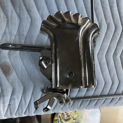1941 1950 Plymouth Soporte de cable de chispa separador abrazadera, acelerador, acoplamiento Foto 1 de 4